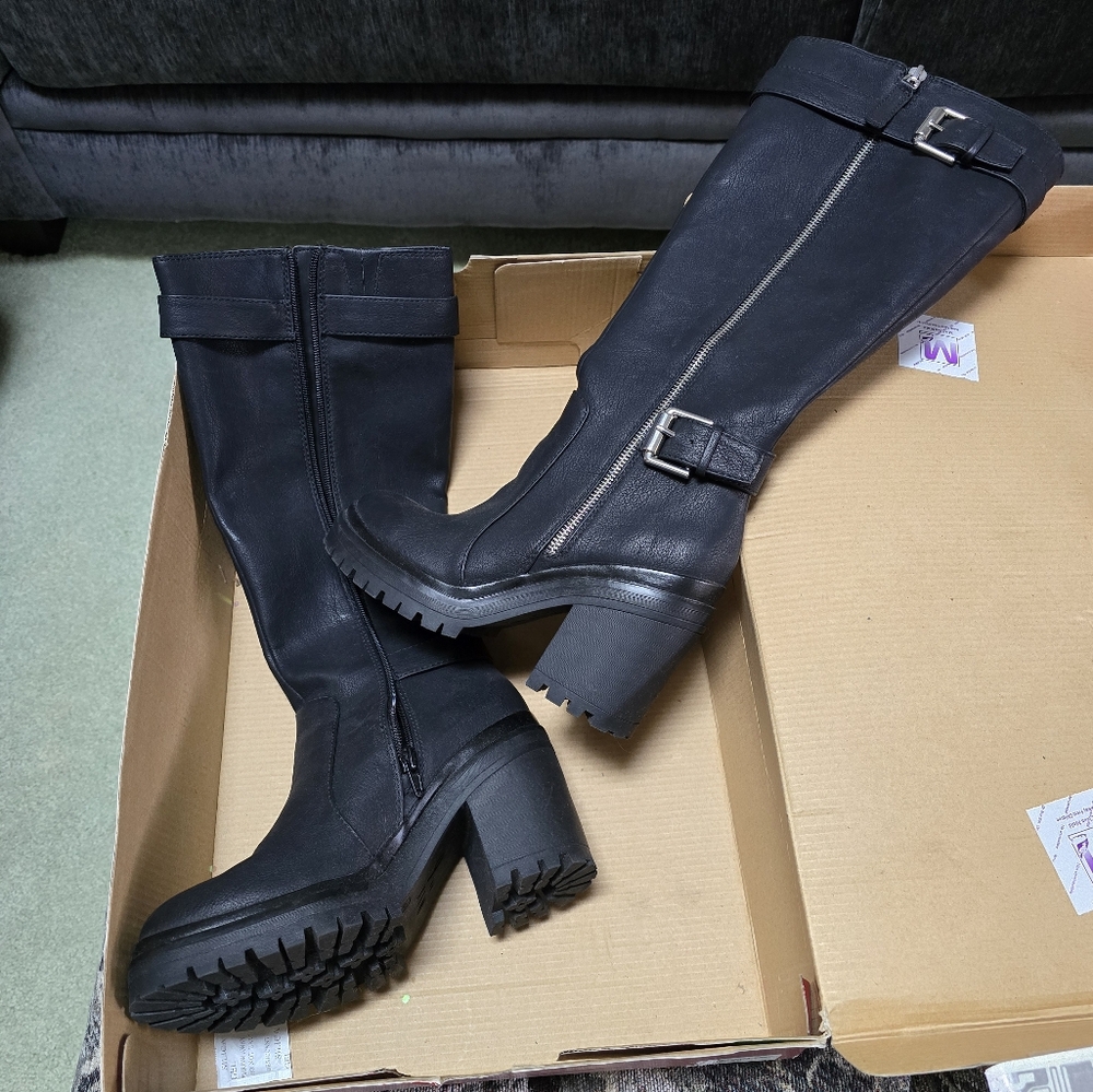 Boots - Picture 2 of 5